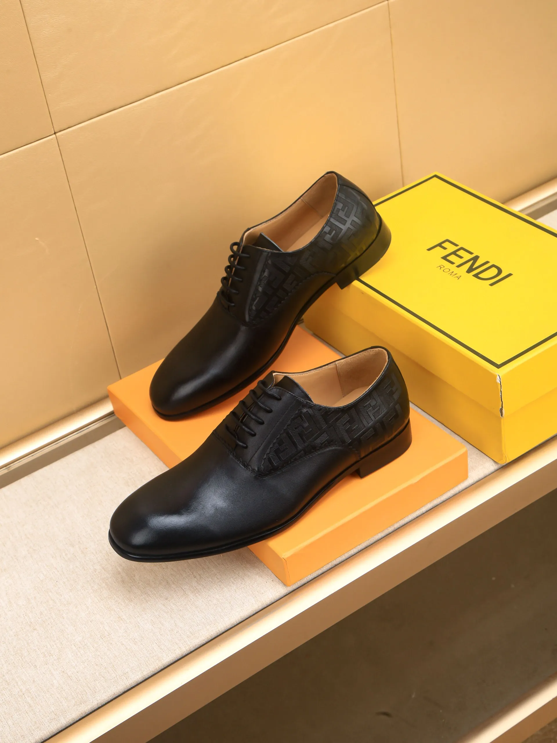 Men's shoes💰460 🕷🕷【FENDI】The latest men's formal leather shoes🇨🇳Classic series not to be missed💯The first layer is made of imported first-layer cowhide☘Original quality, the leather is smooth and delicate🎋Awesome version, perfect streamlined outline🍇🐮Leather lining, code number 39-44...(customized at 38.45.46.47)